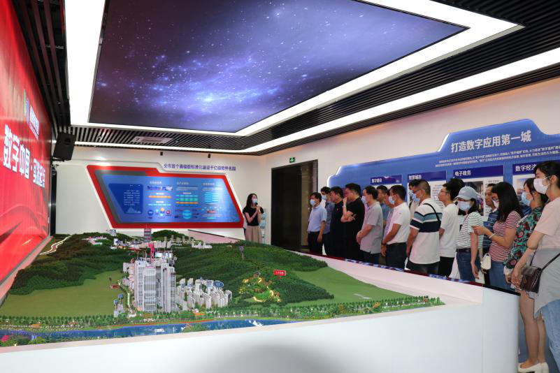 主题教育丨石化设计院各党支部联合开展“寻足迹、悟思想、铸忠魂、担使命”主题党日活动(图2) 主题教育丨石化设计院各党支部联合开展“寻足迹、悟思想、铸忠魂、担使命”主题党日活动(图2)